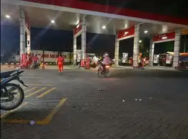 POM BENSIN DI JALAN SULTAN ISKANDAR MUDA SURABAYA