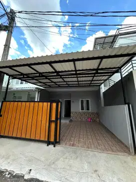 Rumah  Nyaman 2 Lantai Bagus di Sektor 1 D, Gading Serpong