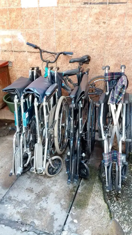 Kursi roda bekas