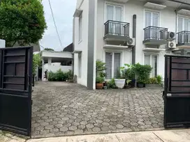 Dijual Rumah Kos dan Rumah Utama di Jakarta Selatan