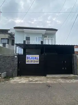 Rumah Bagus 2 Lantai Jalan Utama Cisaraten Kulon Arcamanik Bandung