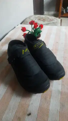 Sepatu sepeda cleat Shimano Michelin