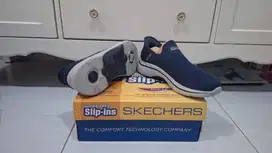 SKECHERS size 43 - Sepatu SKE Go Walk Arch Fit 2.0 - Iconic 2 Navy