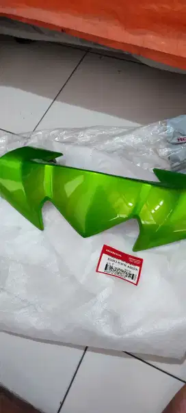 VISOR BATOK HONDA REVO ABSOLUTE HIJAU ORIGINAL AHM