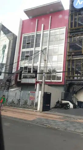 JUAL GEDUNG/ RUKO 4LT PUSAT KOTA SBY