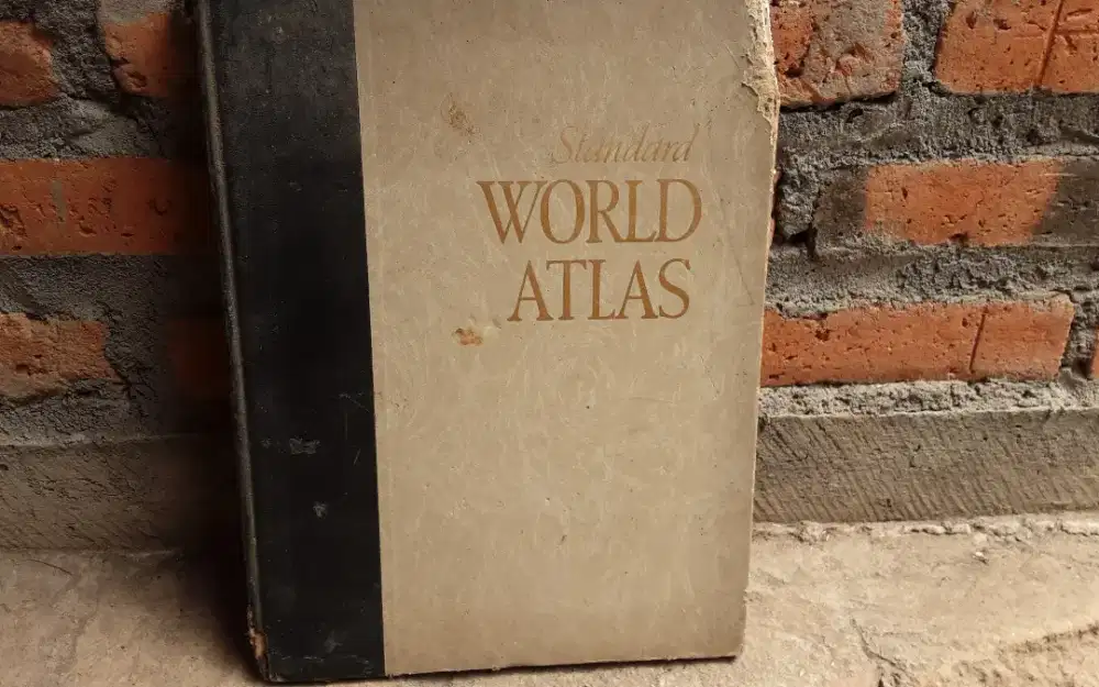 BUKU IMPORT STANDART WORLD ATLAS (COLLECTOR ONLY)