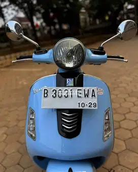JUAL MURAH VESPA GTS 150 3V 2015 MULUS