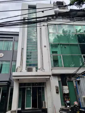 Dijual Ruko 4,5 Lantai Rapih di Enggano