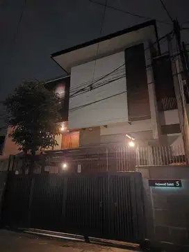 Dijual Rumah Mewah & Luas di Rajawali Sakti  harga Di Bawah Pasaran
