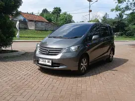 Dijual Honda Freed SD Matic 2010 mobil kesayangan