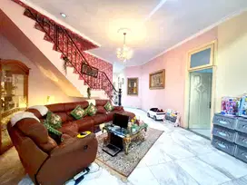 RUMAH MEWAH DENGAN POOL PRIVATE DEKAT DENGAN BLOK M GANDARIA FATMAWATI