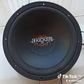 Subwoofer Kicker 12 inci