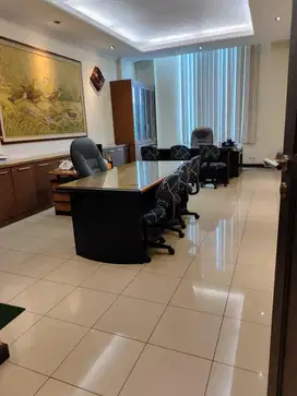 Dijual Gedung Kantor 3 Lantai di Jalan Cok Agung Tresna Renon
