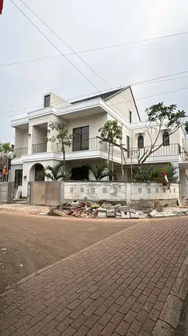 DIJUAL RUMAH DI KENCANA LOKA BSD