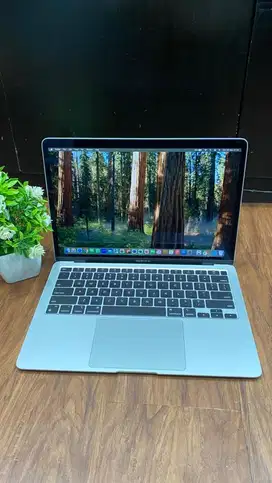 Macbook Air 13 - inch Apple  M1 / 8GB / 256GB 2020 Muluss