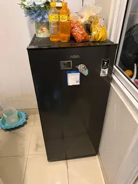 KULKAS AQUA 1 PINTU BARU 2 TAHUN PAKAI !! 90% MULUS