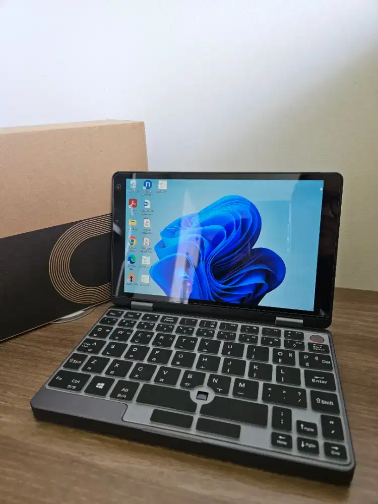 Dijual Minibook Chuwi 8 inch Mulus Seperti Baru