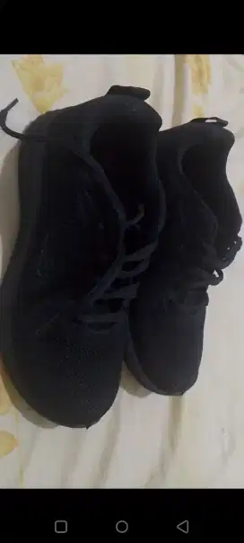Sepatu hitam pro att