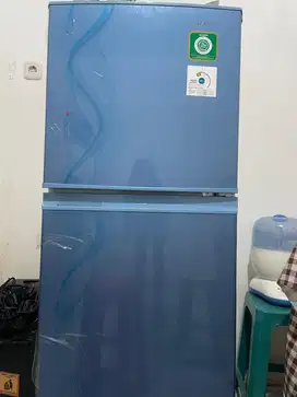 Kulkas sharp 2 pintu