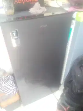 Kulkas 1 pintu merk AQUA normal siap pakai dingin beku nego tipis