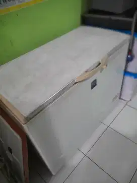 Jual Freezer Sharp 200 liter