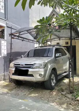 Toyota Fortuner 2005 Bensin