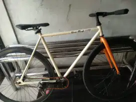 Sepeda fixie  ban 700 c tinggal goes