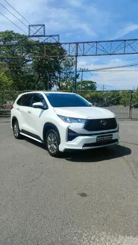 Km17rb zenix Q 2.0 hybrid TSS modellista 2023 surabaya fullori
