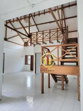 Rumah Lama Terawat di Komplek Unpad Cigadung