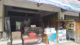 Disewakan cepat bangunan toko strategis depan jalan raya utama