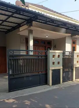 Dikontrakan perTahun 1unit rumah tinggal 1lantai