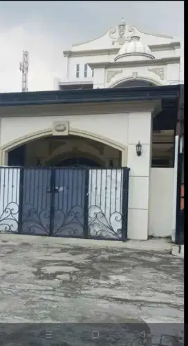 Rumah 3 Lantai Bergaya Klasik di Komplek Cibiru Hilir