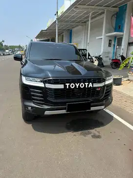 Toyota Land Cruiser LC 300 GR-S 4x4 AT 2024