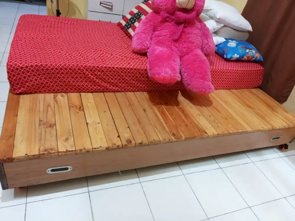 Dipan kasur kayu jati belanda