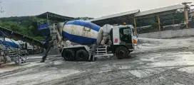 Truck mixer Hino lohan tahun 2013