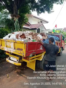 Jasa pembersihan puing sampah