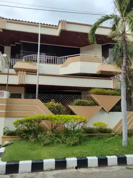Rumah Dharmahusada Indah Timur blok L Adem Hadap Selatan