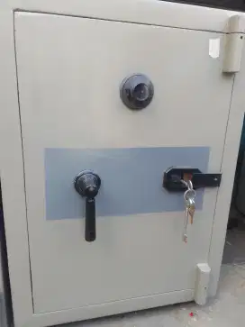 Jual murah Brankas untuk keamanan dokumen penting anda