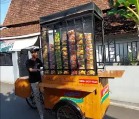 Mitra pedagang mie Instant keliling Jaksel