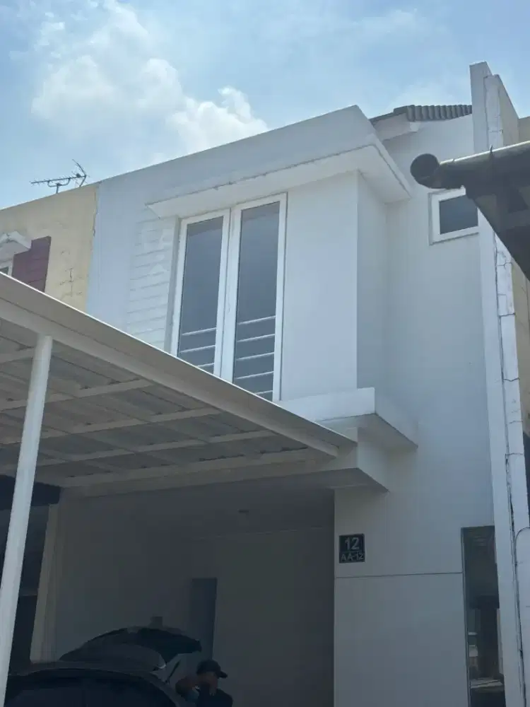 Asisten Rumah Tangga Momong Bayi