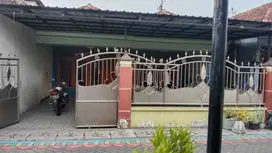 DIJUAL RUMAH HITUNG TANAH   Lokasi Kendung  Surabaya Barat.