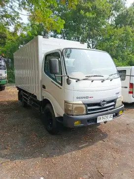 Hino Dutro Engkel Box 110 ST 2010