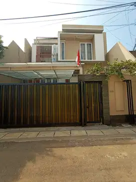 Rumah 1 menit ke MRT Blok A dan 10 menit ke Senayan Sudirman Pd Indah