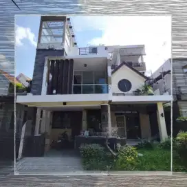 Dijual rumah 3 lantai + split level