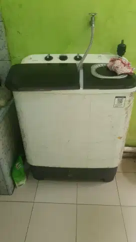 Dijual mesin cuci bekas pakai 3 bulan mesin 2 tabung 8KG