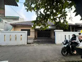 RUMAH DIKONTRAKAN tahunan