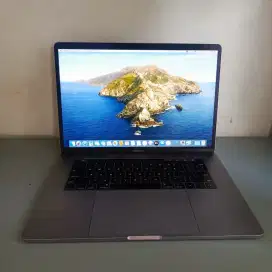 MacBook pro 2017 core i7 16Dual GPU Masi mulus
