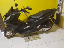 Pcx 2020 cbs 150cc . Pajak lengkap ada bpkb. Warna hitam