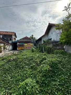 Tanah dan Bangunan. Lokasi dekat Rumah Sakit dan Sekolah