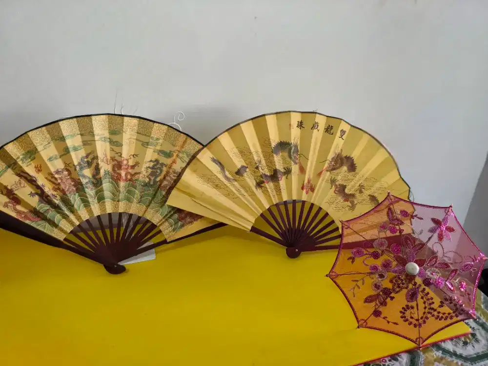 Borongan 2 pcs Kipas Lipat Asli dari Cina dan Payung Hias Mini